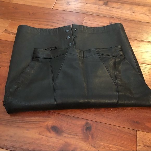 Black Club pele leather skirt size 8 ( very slim fit ) more a sz 2 - Picture 2 of 8